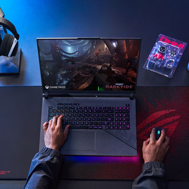 A Gamer Enjoys the Games With Powerful Strix G Laptop